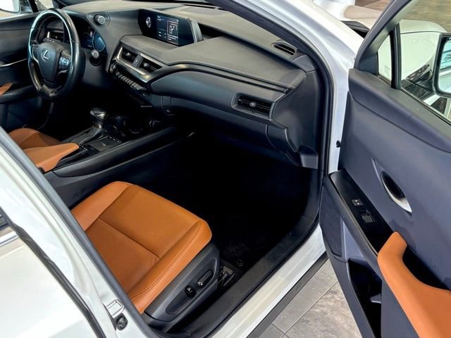 Used 2022 Lexus UX 200 w/ Premium Package image 33