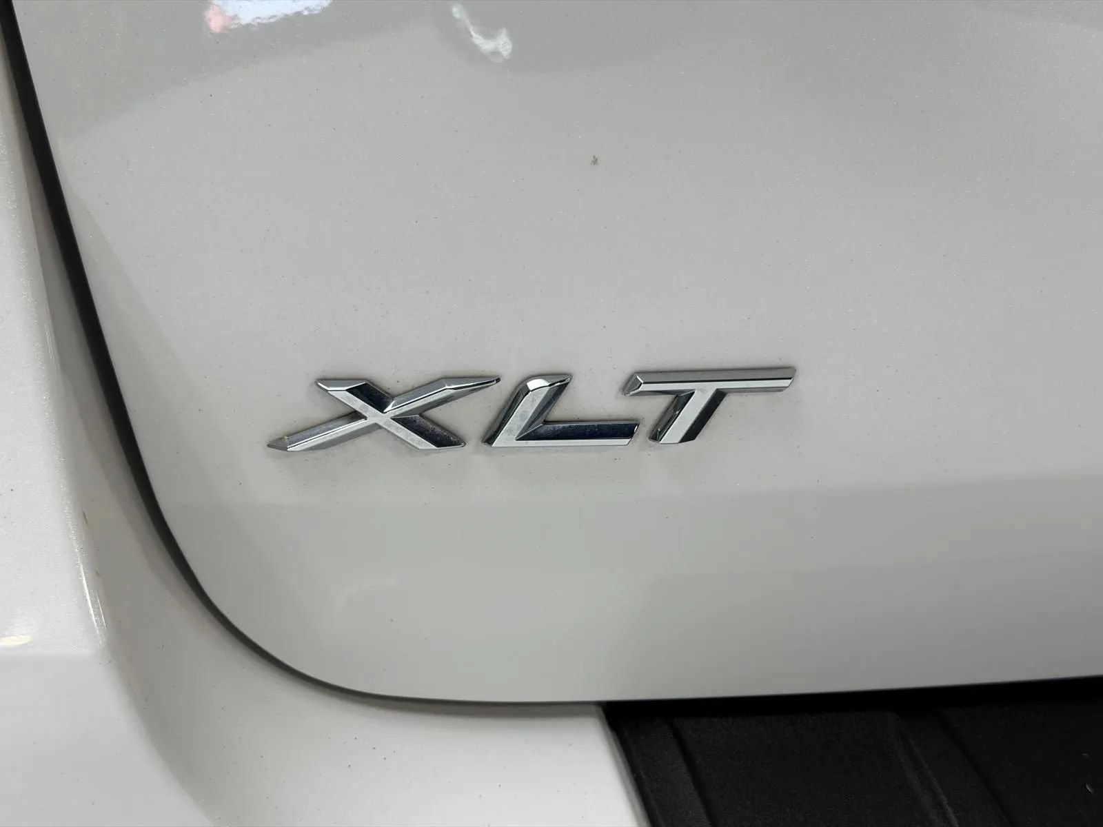 Used 2022 Ford Explorer XLT w/ Equipment Group 202A RWD image 9