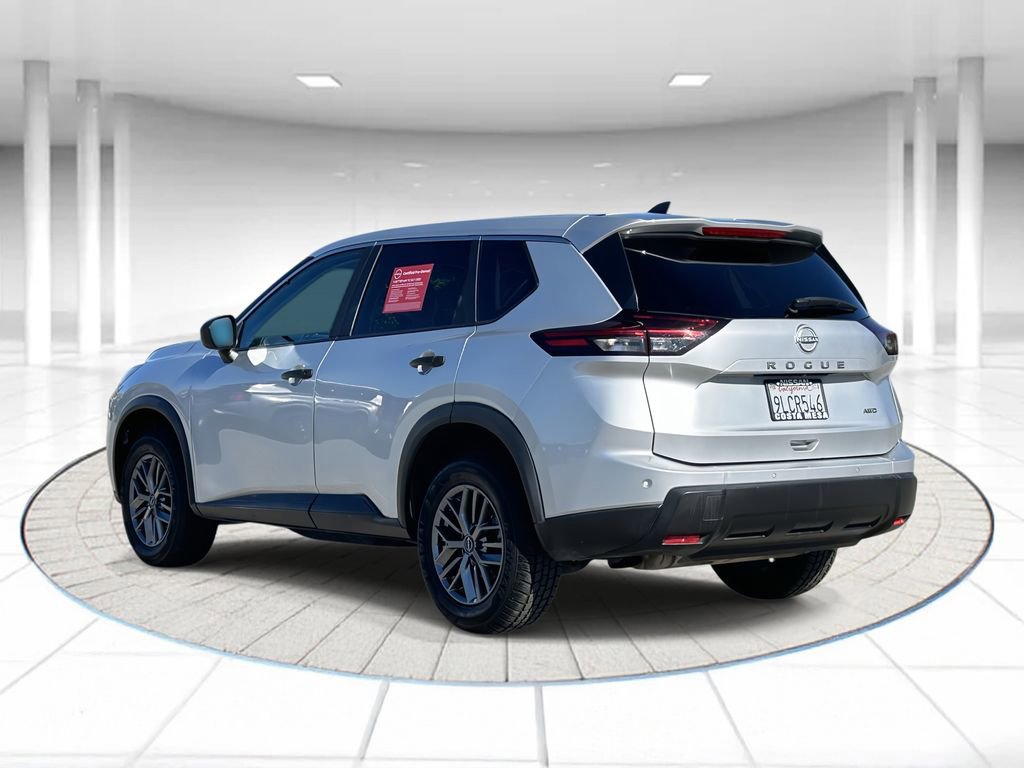 Used 2024 Nissan Rogue S image 2