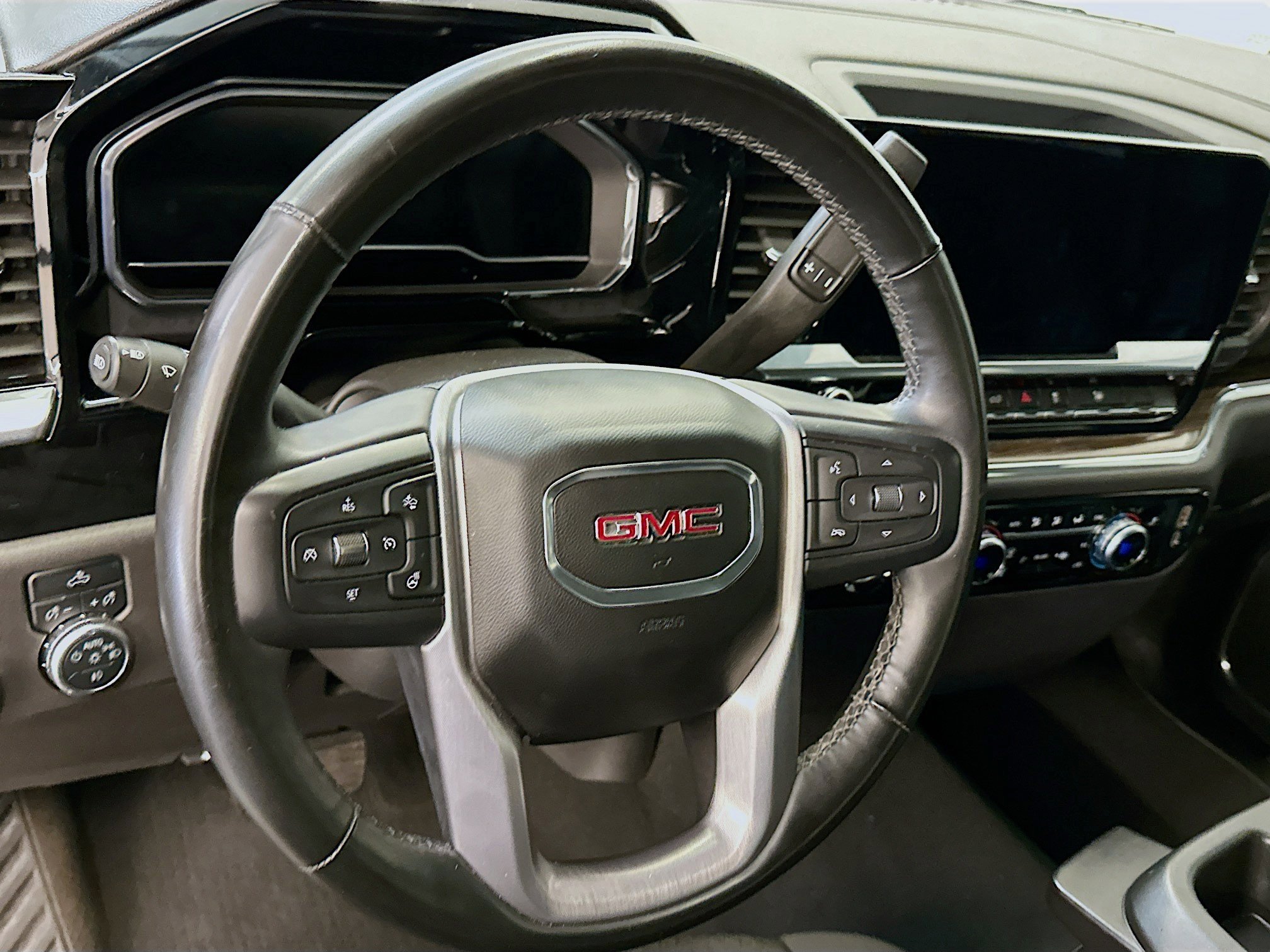 Used 2024 GMC Sierra 1500 Elevation image 18