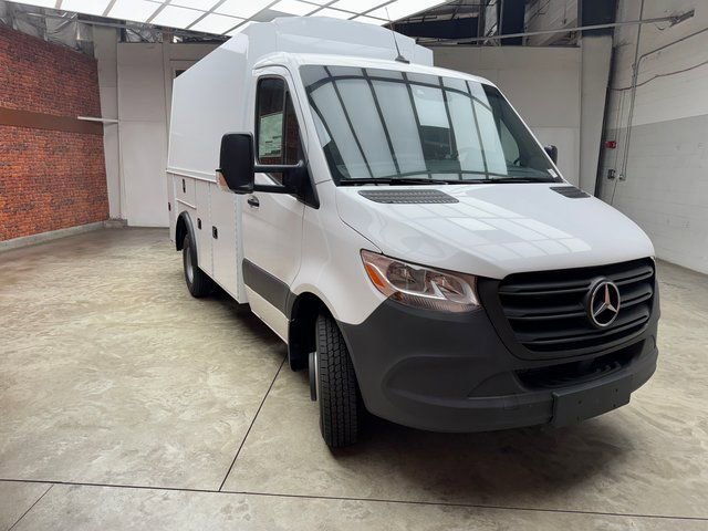 Used 2024 Mercedes-Benz Sprinter 4500 image 11