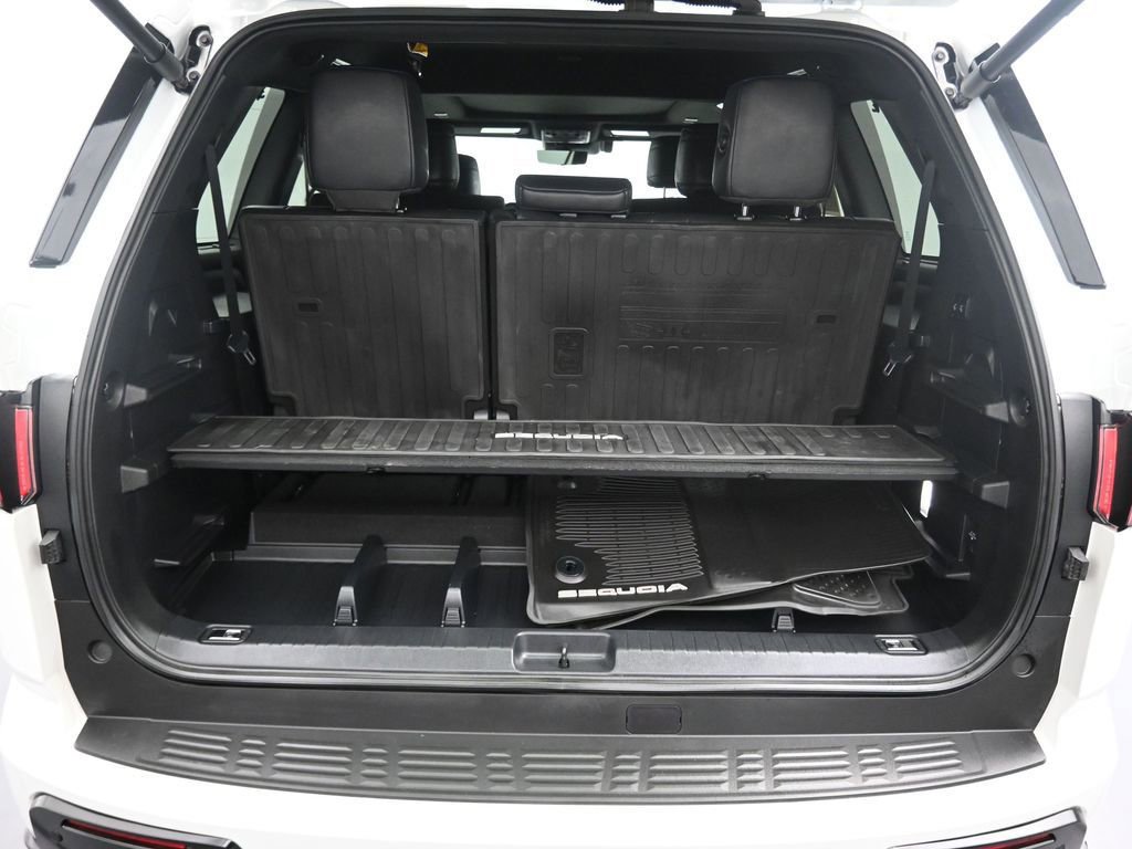 Used 2024 Toyota Sequoia Platinum image 10