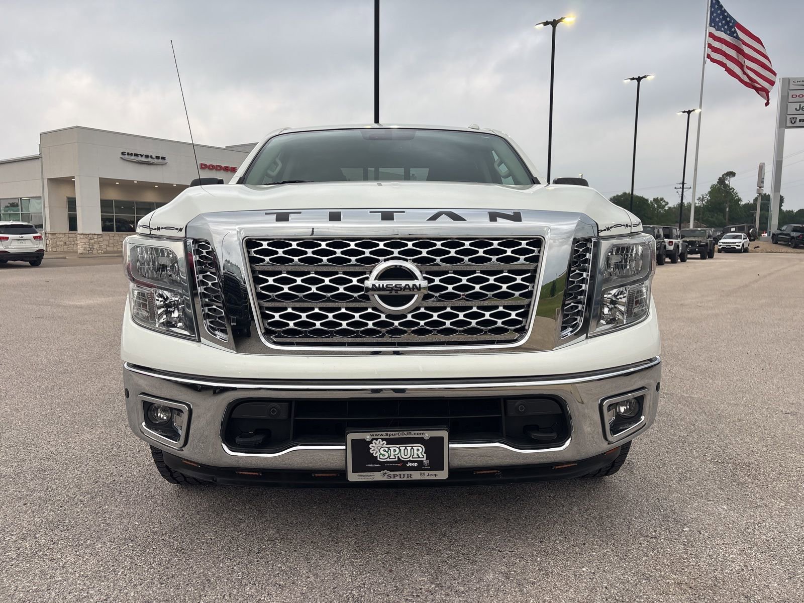 Used 2018 Nissan Titan SV w/ SV Convenience Package AWD/4WD image 9