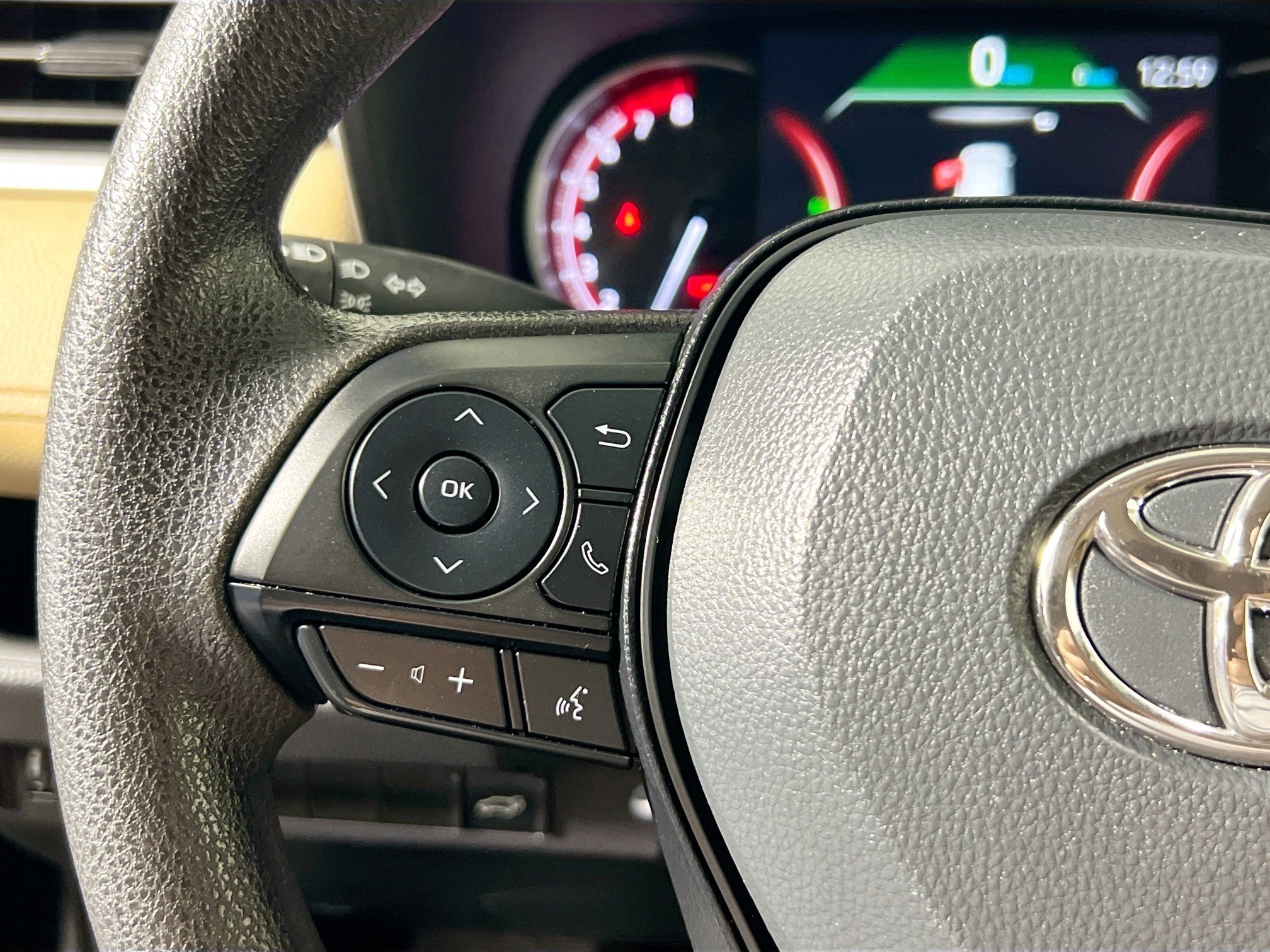 Used 2025 Toyota RAV4 XLE w/ Convenience Package FWD image 18