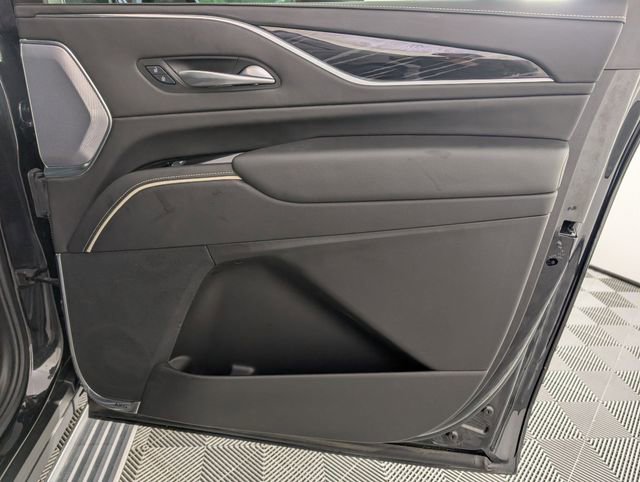 Used 2024 Cadillac Escalade ESV V w/ LPO, ONYX Package AWD/4WD image 36