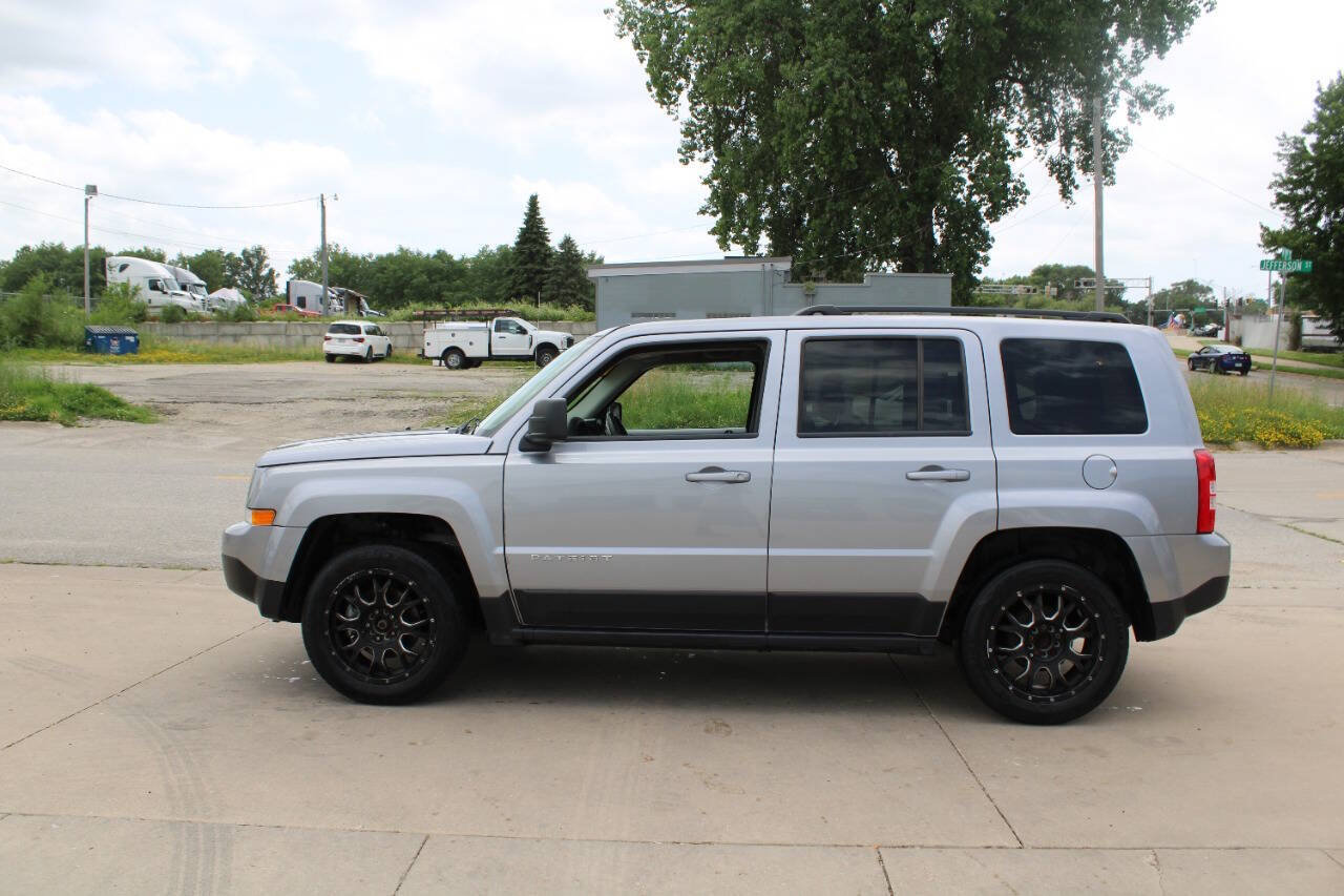 Used 2017 Jeep Patriot Latitude FWD image 5