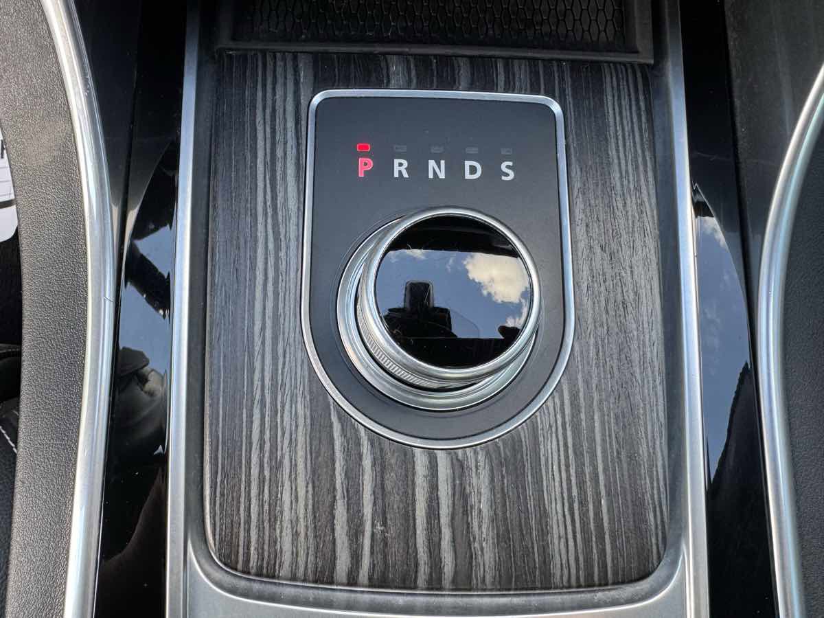 Used 2016 Jaguar XF S image 19