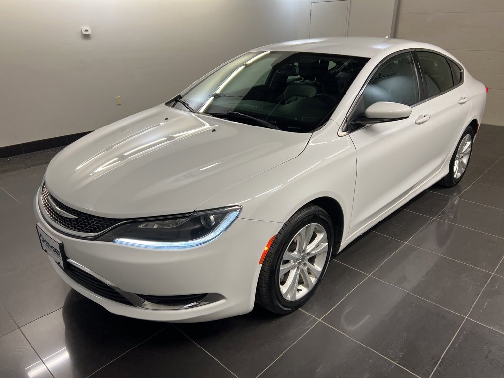 Used 2017 Chrysler 200 Limited Platinum image 3