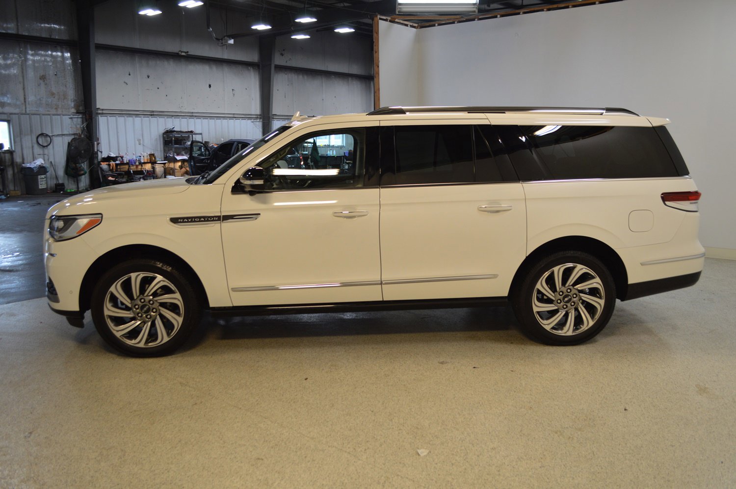 Used 2023 Lincoln Navigator L Reserve image 6