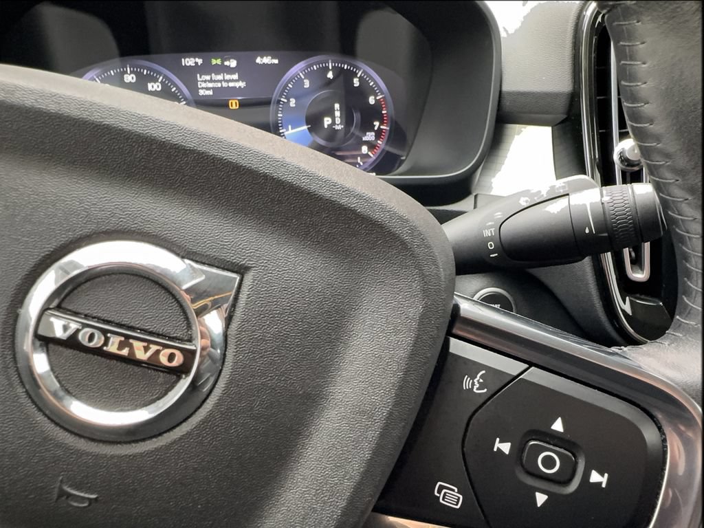 Used 2021 Volvo XC40 T5 Momentum w/ Premium Package AWD/4WD image 41