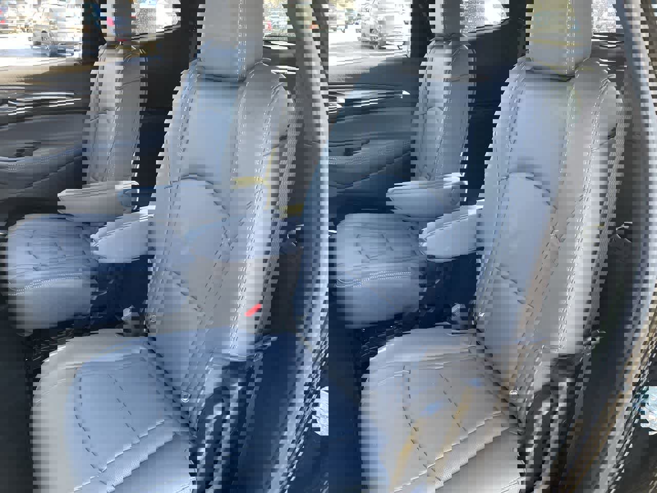 Used 2023 Buick Enclave Essence image 20