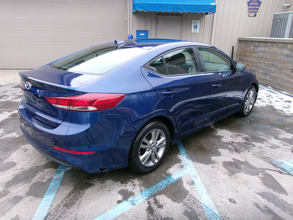 Used 2017 Hyundai Elantra Value Edition w/ Cargo Package FWD image 5