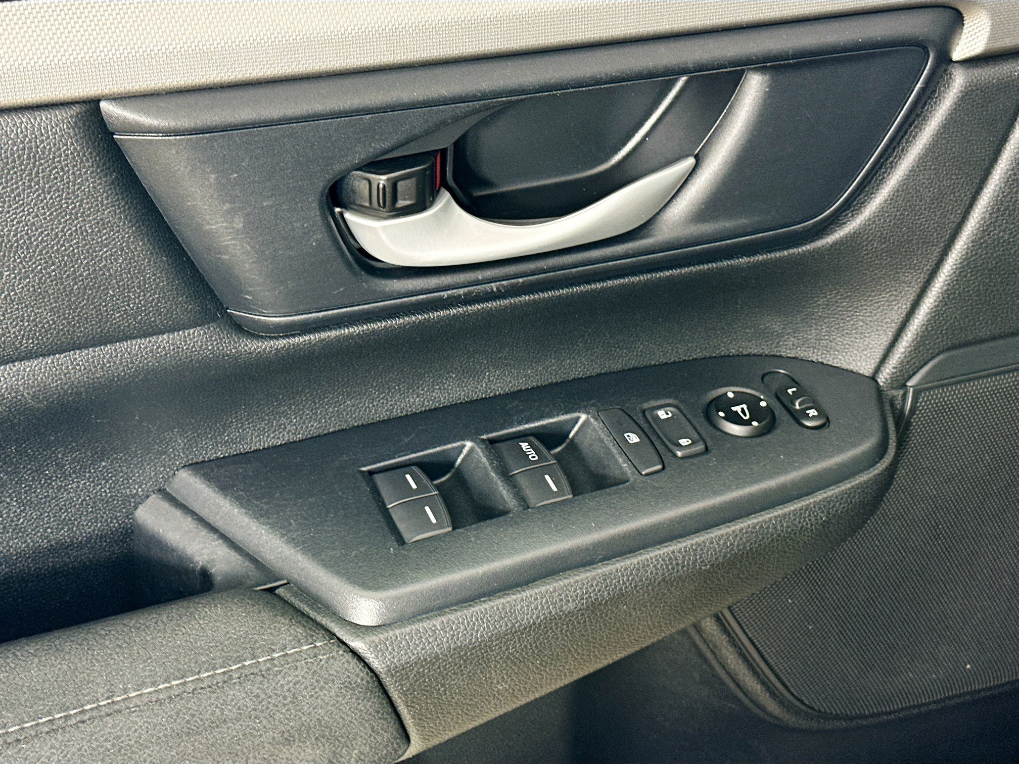 Used 2019 Honda CR-V LX image 16