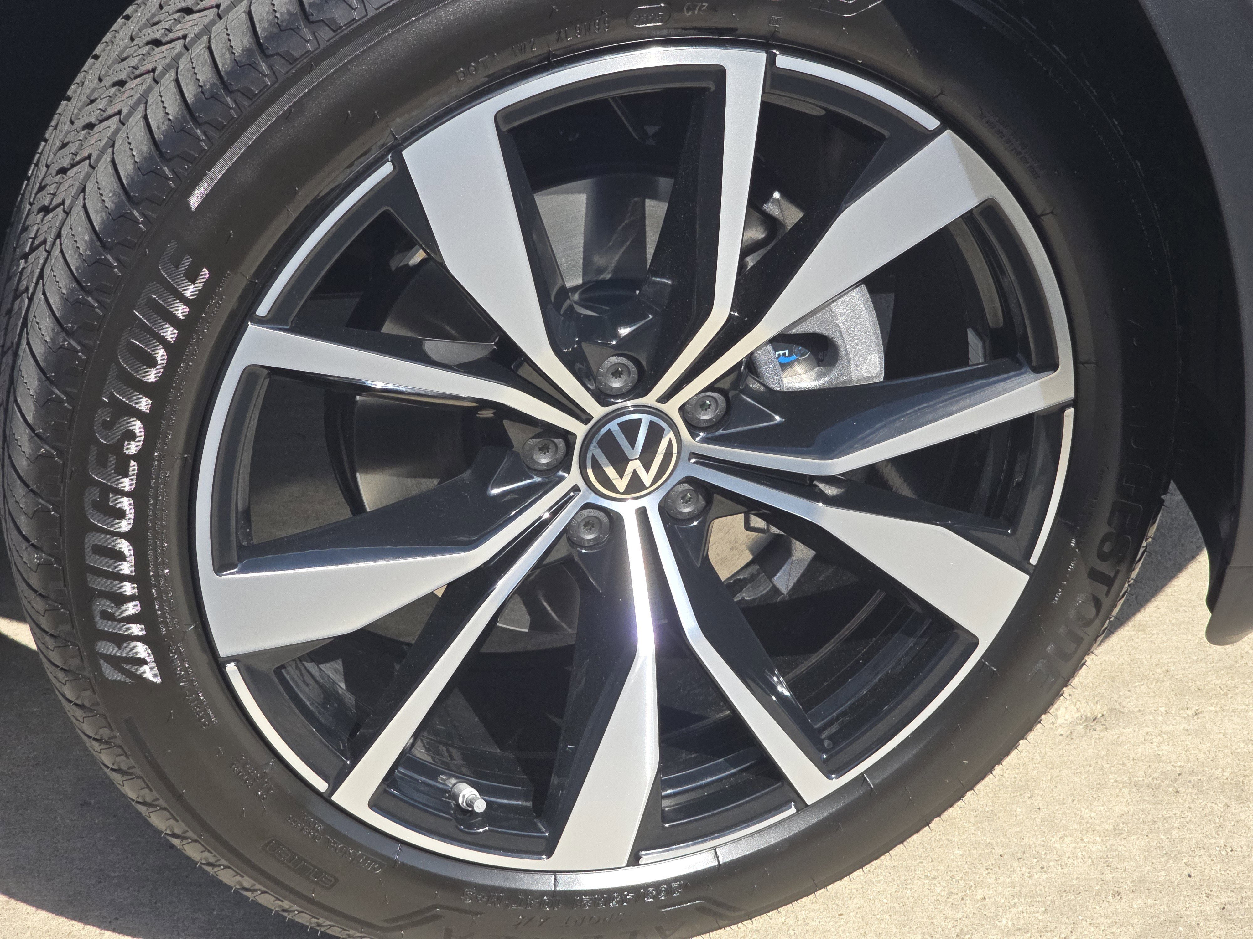 New 2026 Volkswagen Atlas Cross Sport SEL Premium R-Line image 15