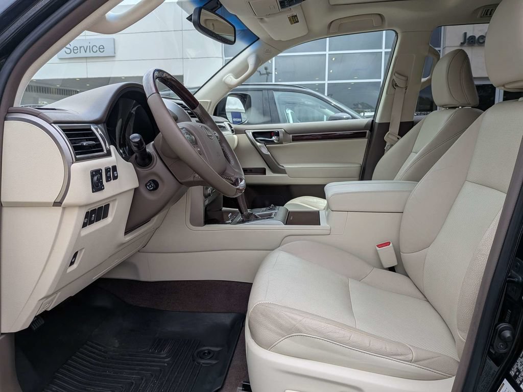 Used 2017 Lexus GX 460 Premium w/ Premium Package AWD/4WD image 2