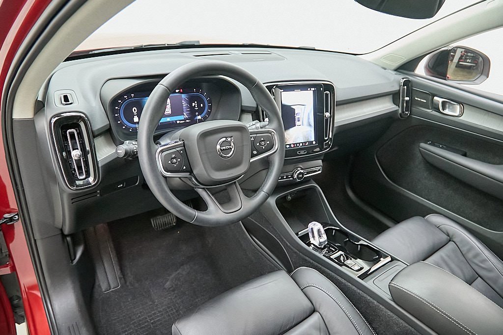 Certified 2023 Volvo XC40 B5 Plus w/ Driver Assist Package image 12