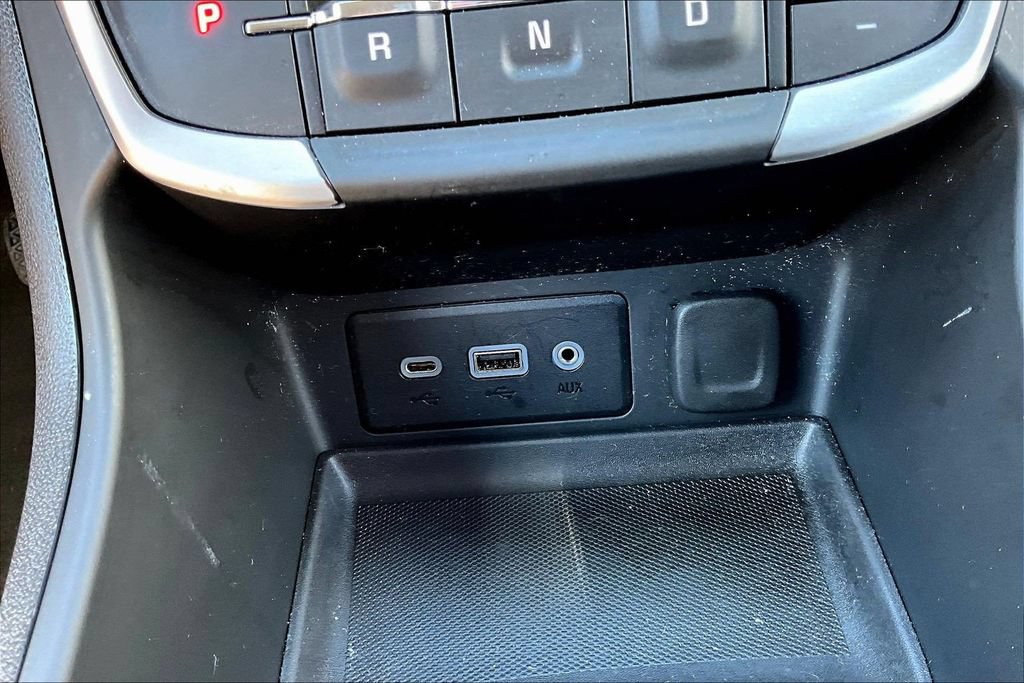 Used 2024 GMC Terrain SLE AWD/4WD image 16