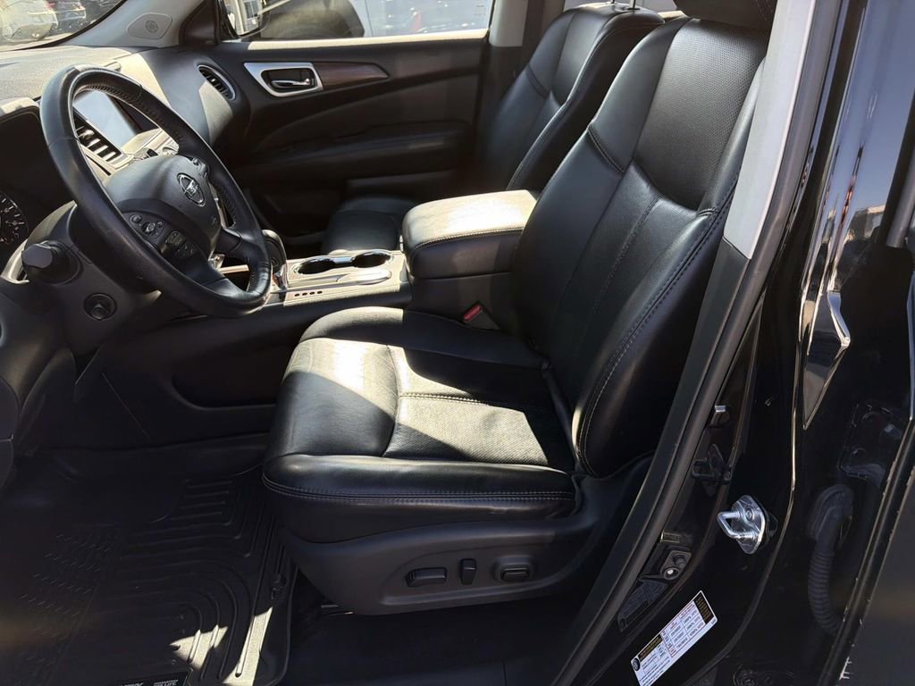 Used 2017 Nissan Pathfinder Platinum image 23