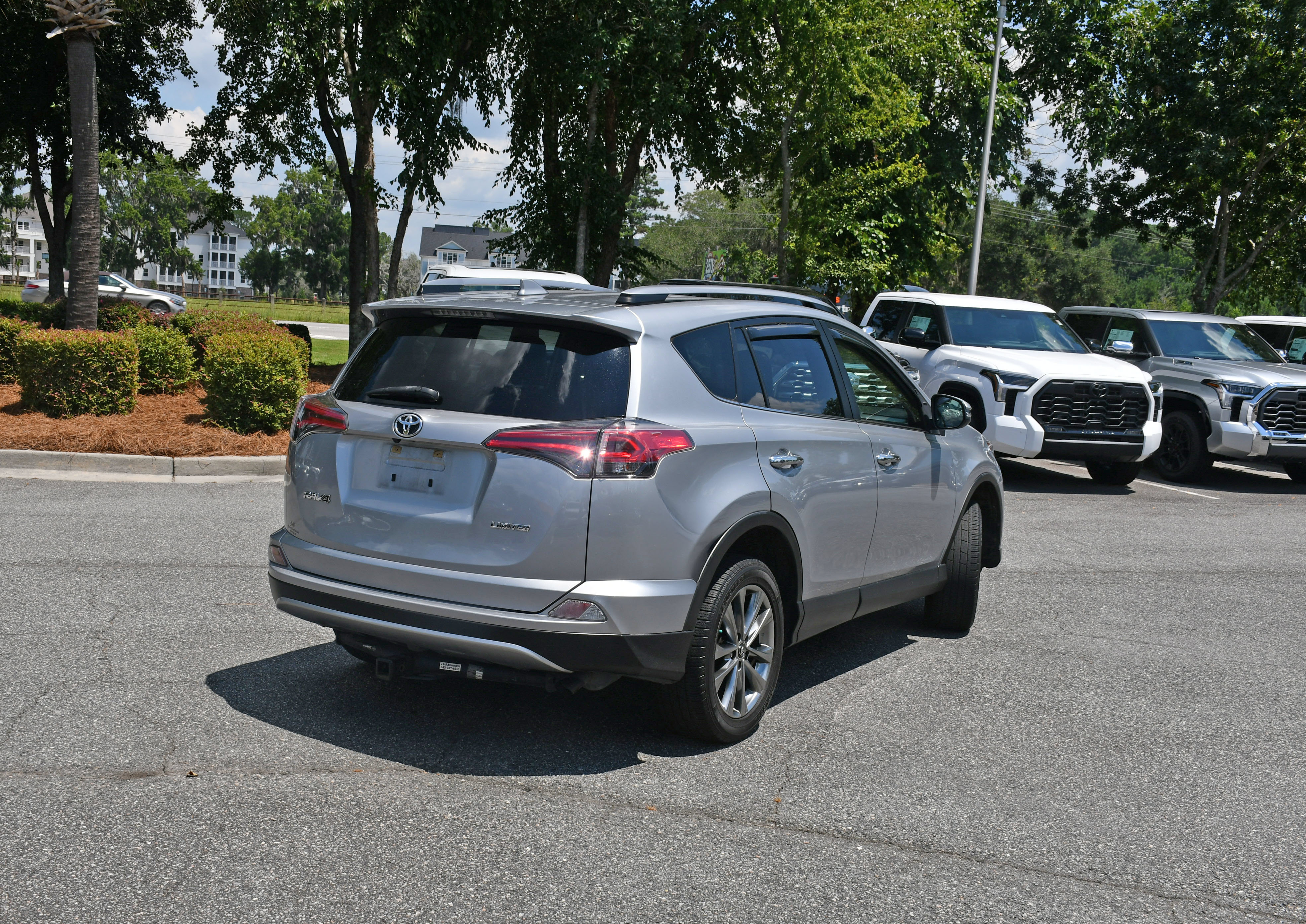 Used 2018 Toyota RAV4 Limited FWD image 4
