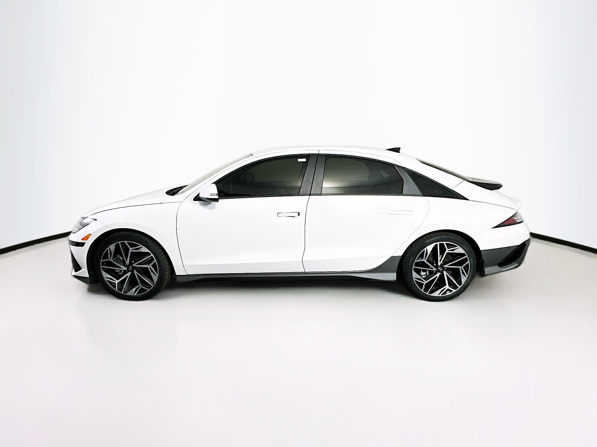 Used 2024 Hyundai Ioniq 6 SEL image 4
