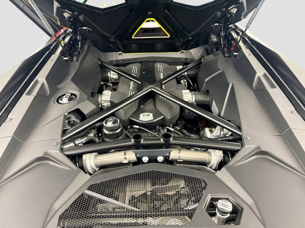 Used 2018 Lamborghini Aventador S image 31