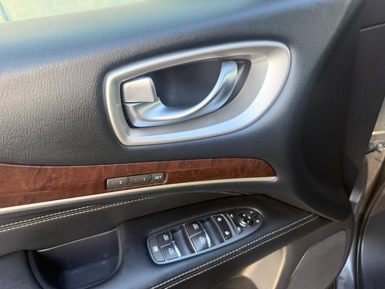 Used 2017 INFINITI QX60 Luxe w/ Deluxe Technology Package image 40