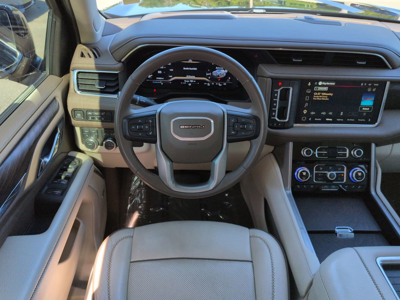 Used 2024 GMC Yukon XL Denali AWD/4WD image 15