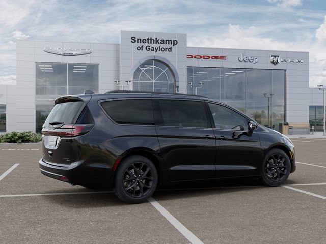 New 2027 Chrysler Pacifica Limited w/ S Appearance Package AWD/4WD image 4