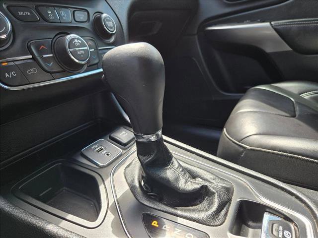 Used 2019 Jeep Cherokee Latitude Plus w/ Comfort/Convenience Group image 14