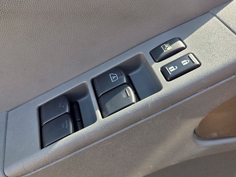 Used 2015 Nissan Frontier SV RWD image 23