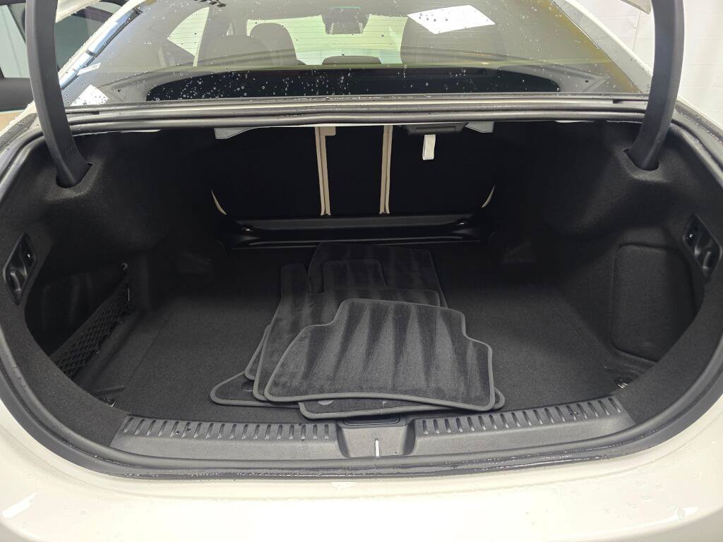 Used 2024 Mercedes-Benz E 350 4MATIC Sedan image 11
