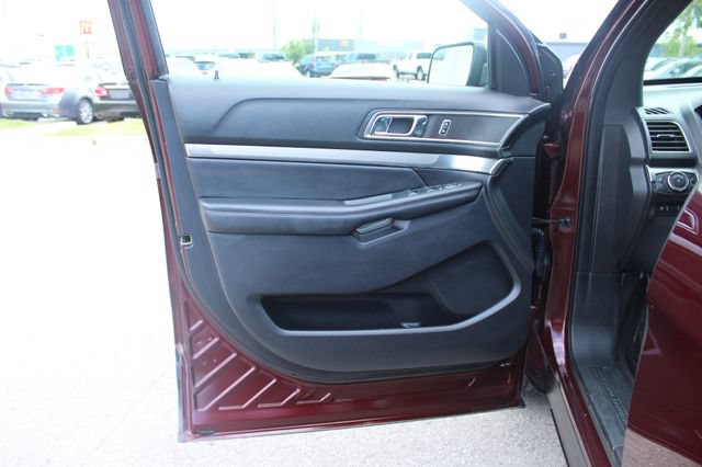 Used 2019 Ford Explorer XLT w/ Equipment Group 202A FWD image 10