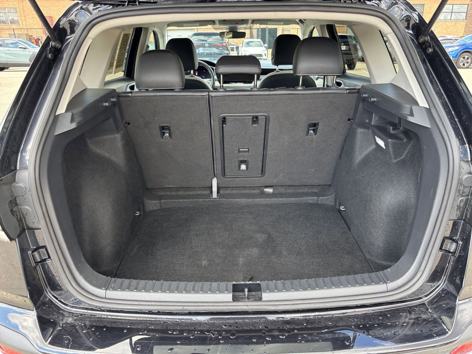 Used 2025 Volkswagen Taos SE FWD image 32