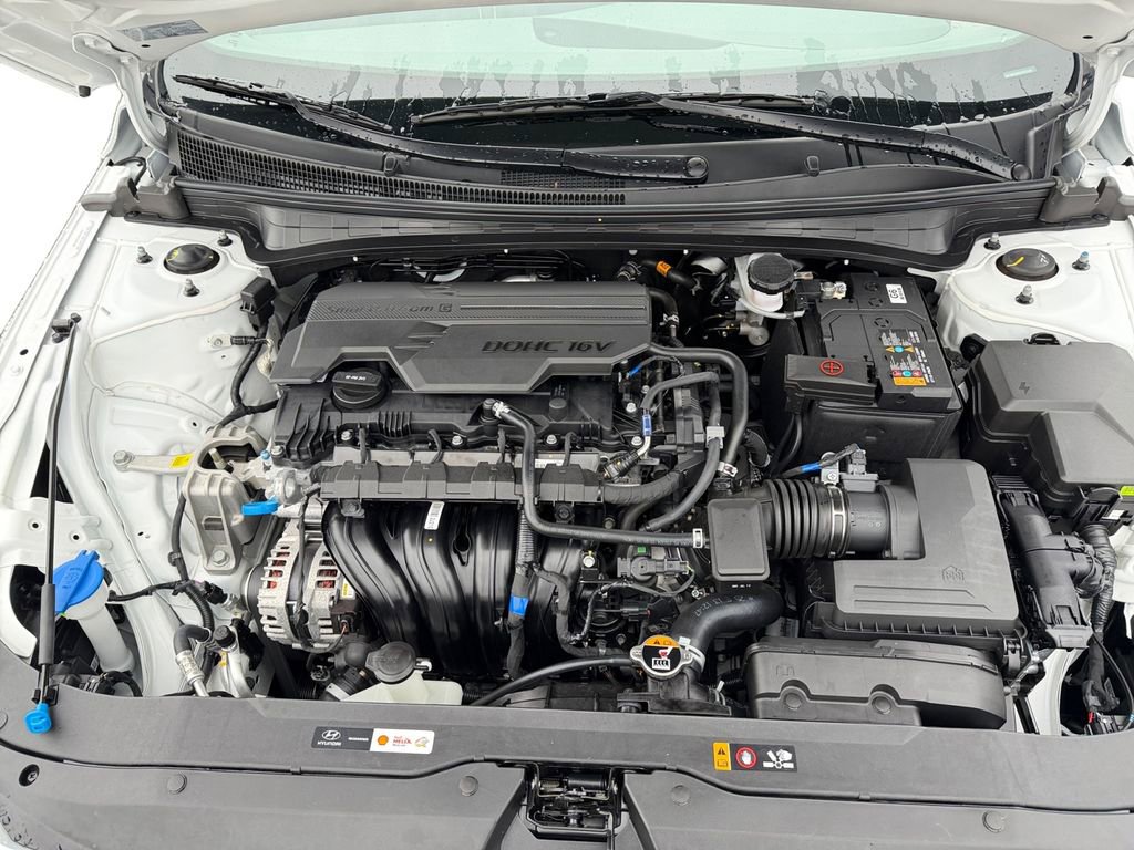Certified 2025 Hyundai Elantra Sport image 19