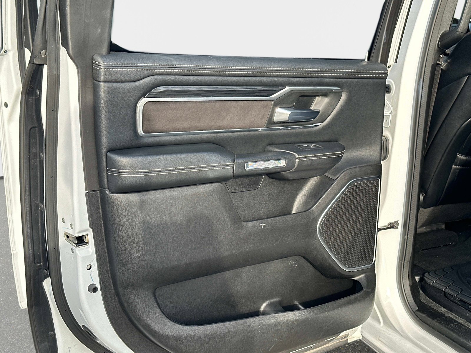 Used 2023 RAM 1500 Laramie image 12