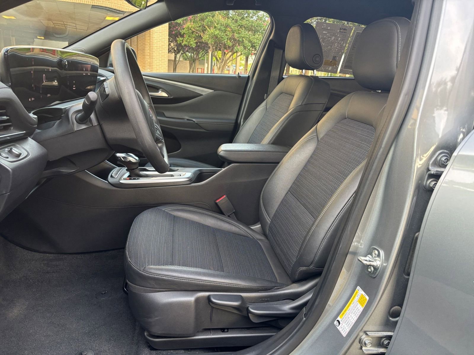 Used 2025 Buick Envista Preferred FWD image 22