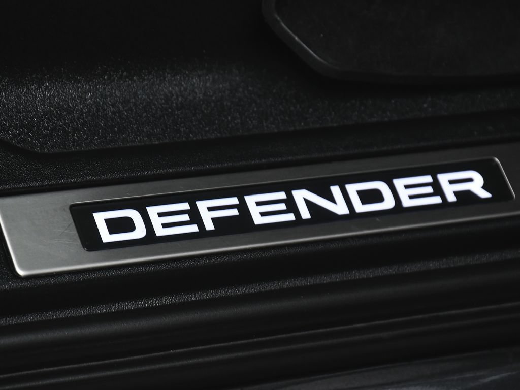 Used 2023 Land Rover Defender 90 X-Dynamic SE AWD/4WD image 13