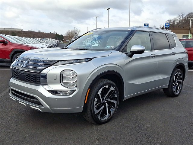 Used 2024 Mitsubishi Outlander SEL image 3