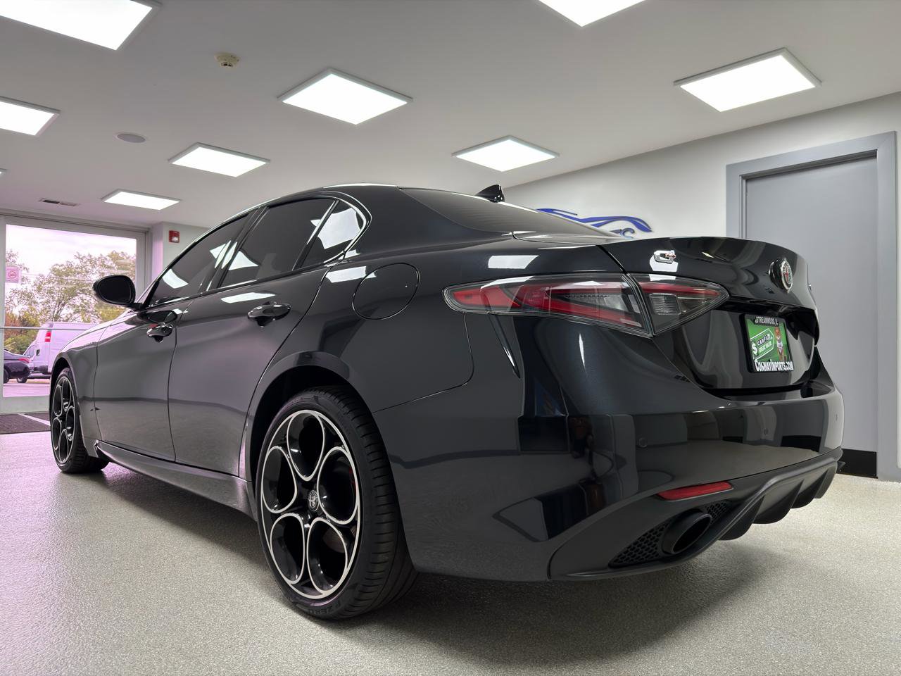 Used 2024 Alfa Romeo Giulia Veloce AWD/4WD image 5