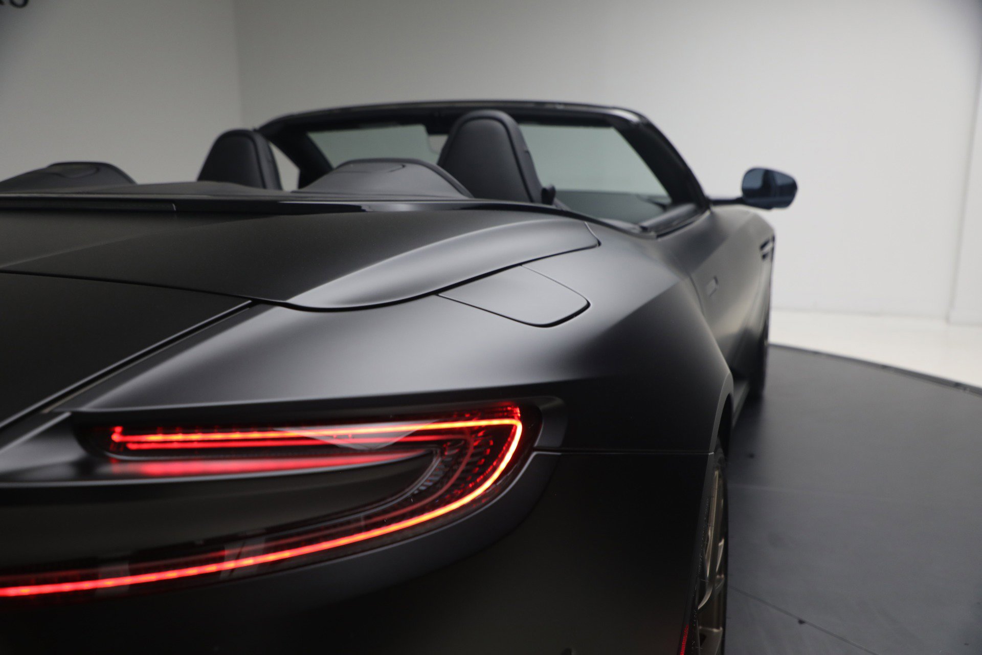 Used 2024 Aston Martin DB12 Convertible RWD image 43