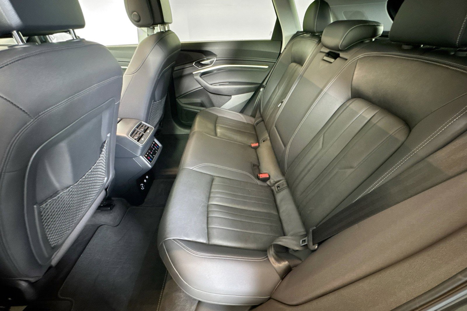 Used 2019 Audi e-tron Premium Plus w/ Cold Weather Package image 23