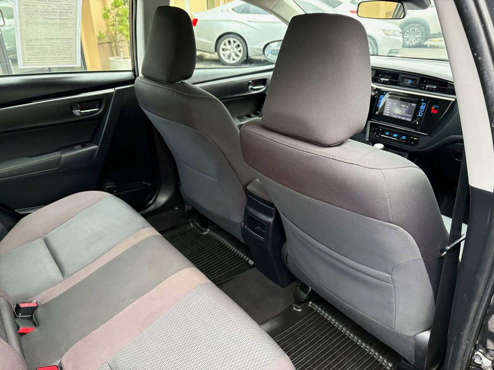 Used 2018 Toyota Corolla LE image 19