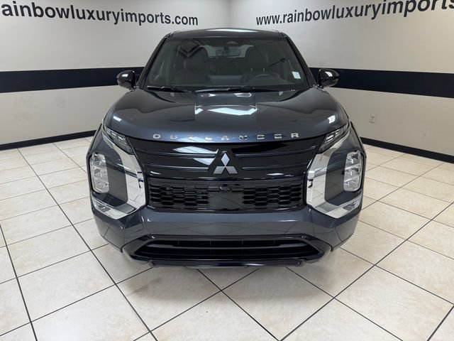 New 2026 Mitsubishi Outlander LE FWD image 2