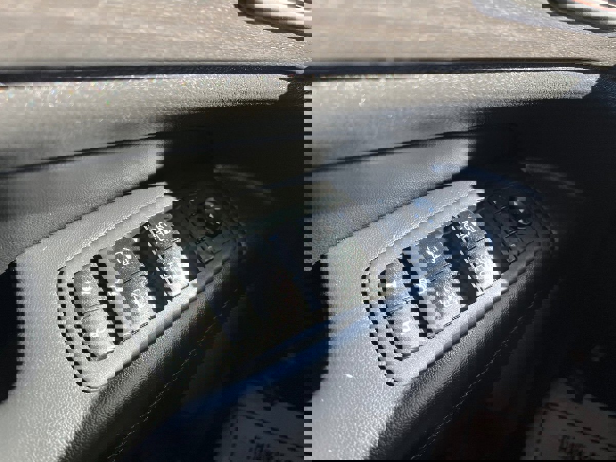 Used 2018 Jeep Grand Cherokee Altitude image 23