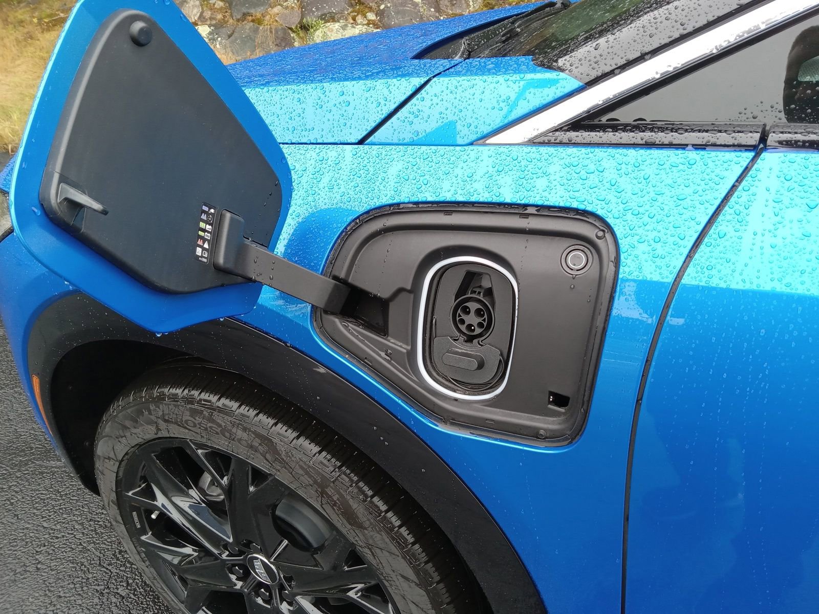 New 2025 Cadillac Optiq Luxury 2 w/ LPO, ONYX Package image 7