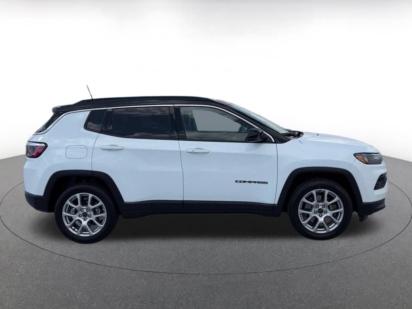 Used 2025 Jeep Compass Limited AWD/4WD image 16