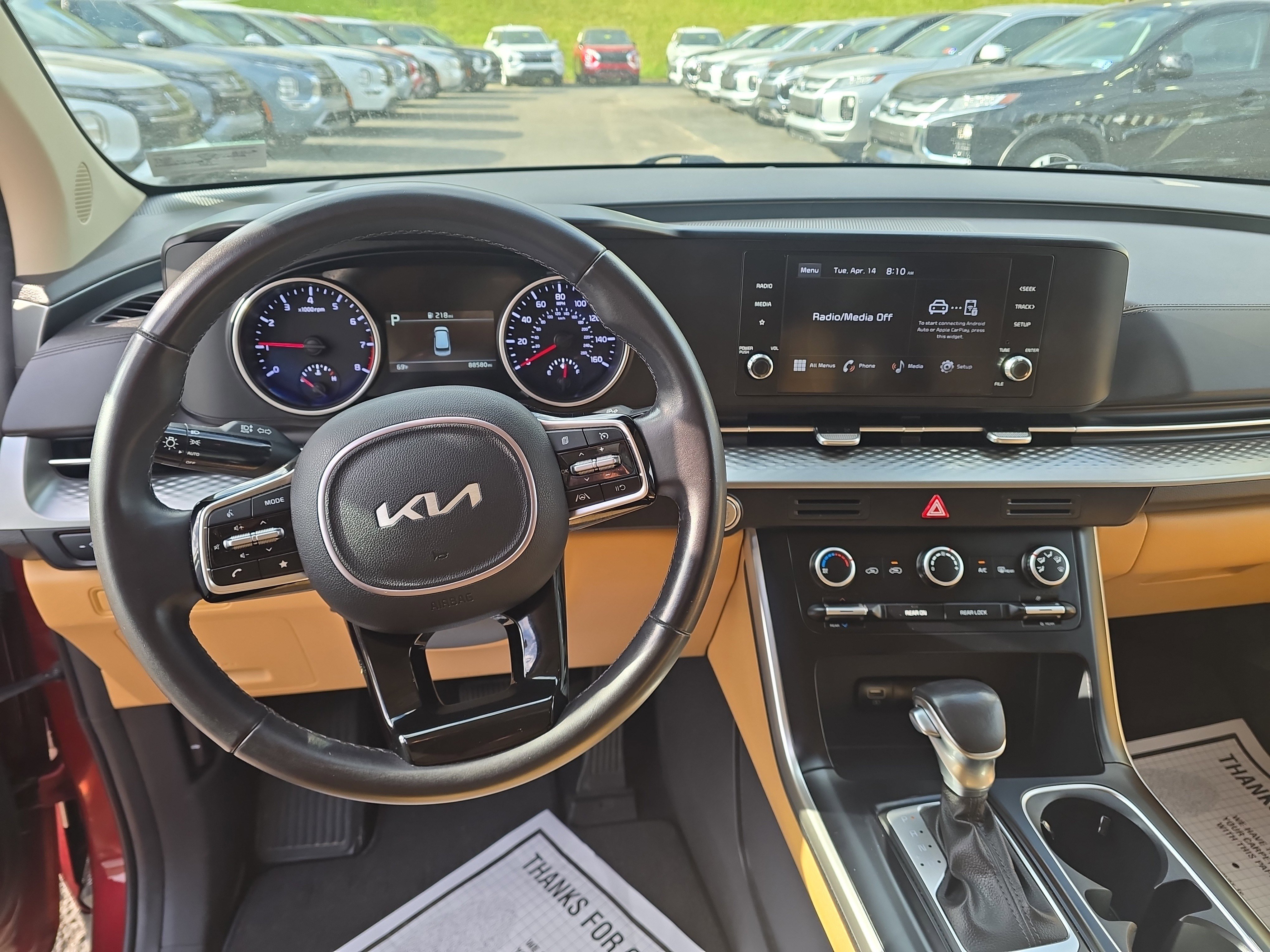Used 2024 Kia Carnival LX FWD image 15