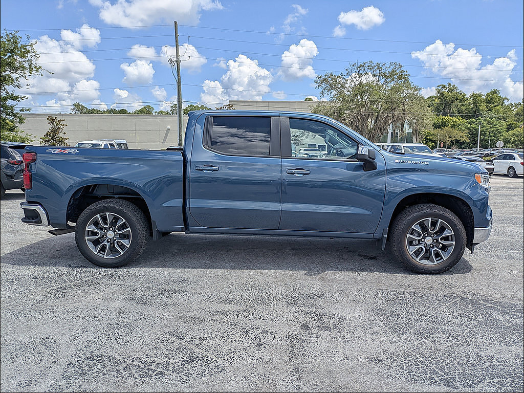 Used 2024 Chevrolet Silverado 1500 LT AWD/4WD image 3