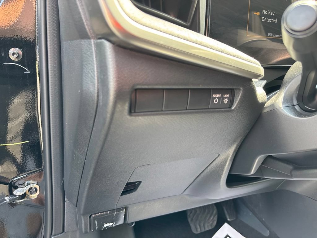 Used 2025 Nissan Kicks SV w/ SV Premium Package AWD/4WD image 18