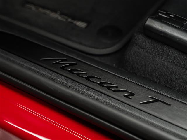 Certified 2025 Porsche Macan Turbo image 29